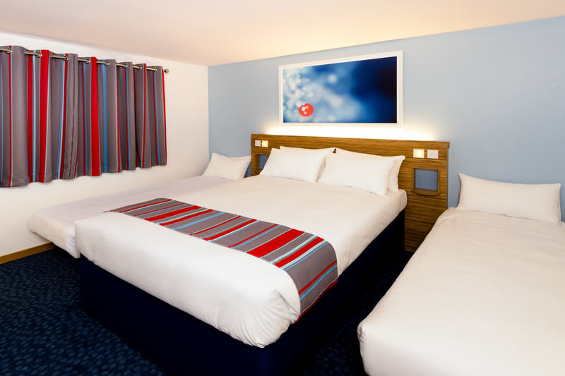 Travelodge Inverness Fairways Buitenkant foto