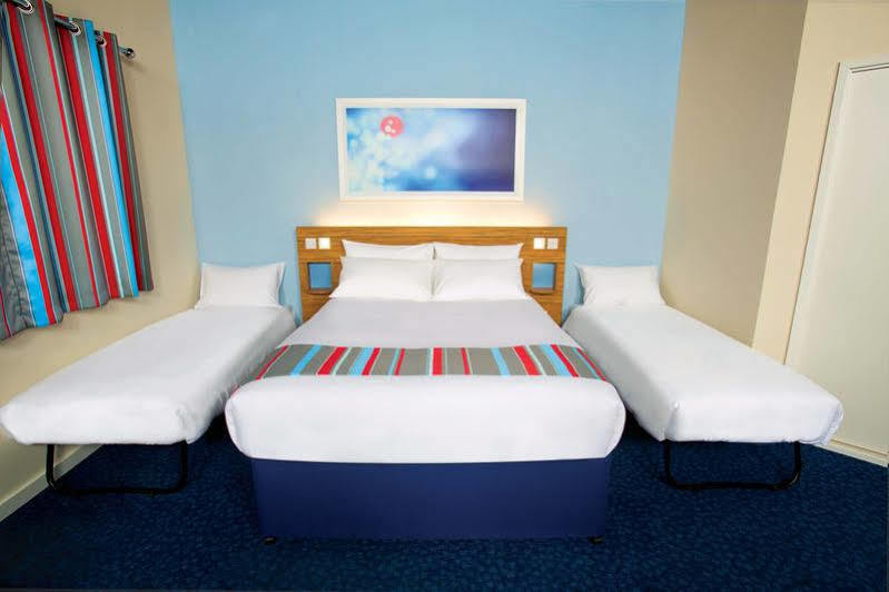 Travelodge Inverness Fairways Buitenkant foto